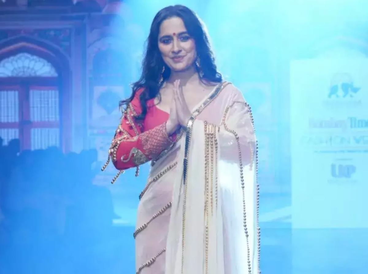 Actor Sanjeeda Sheikh turns showstopper at Bombay Times Fashion Week 